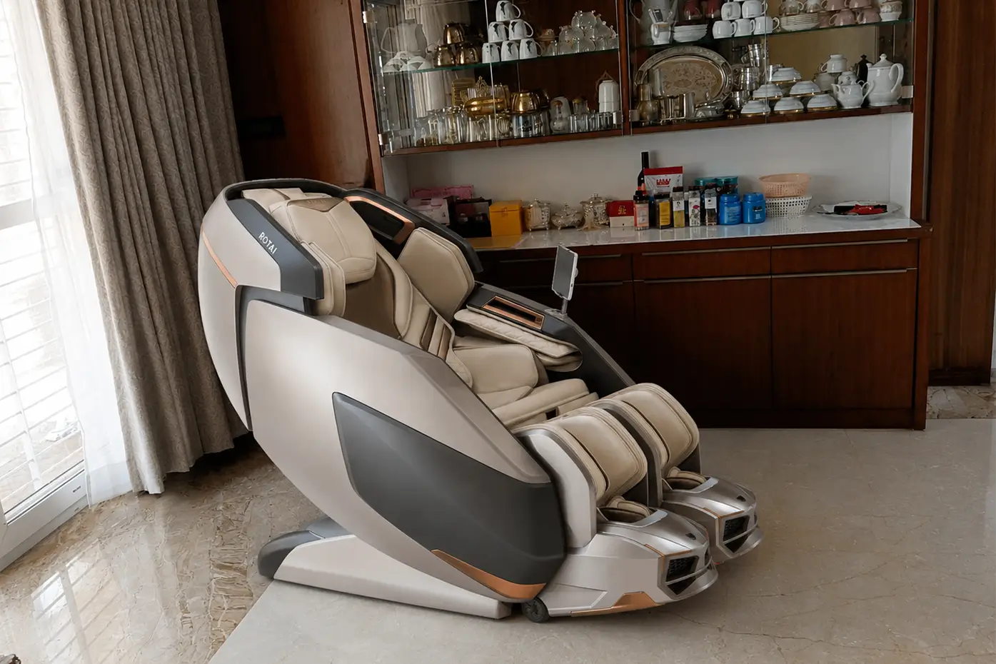 Meena Pillai using Rotai R-AUREX Advanced 4D massage chair